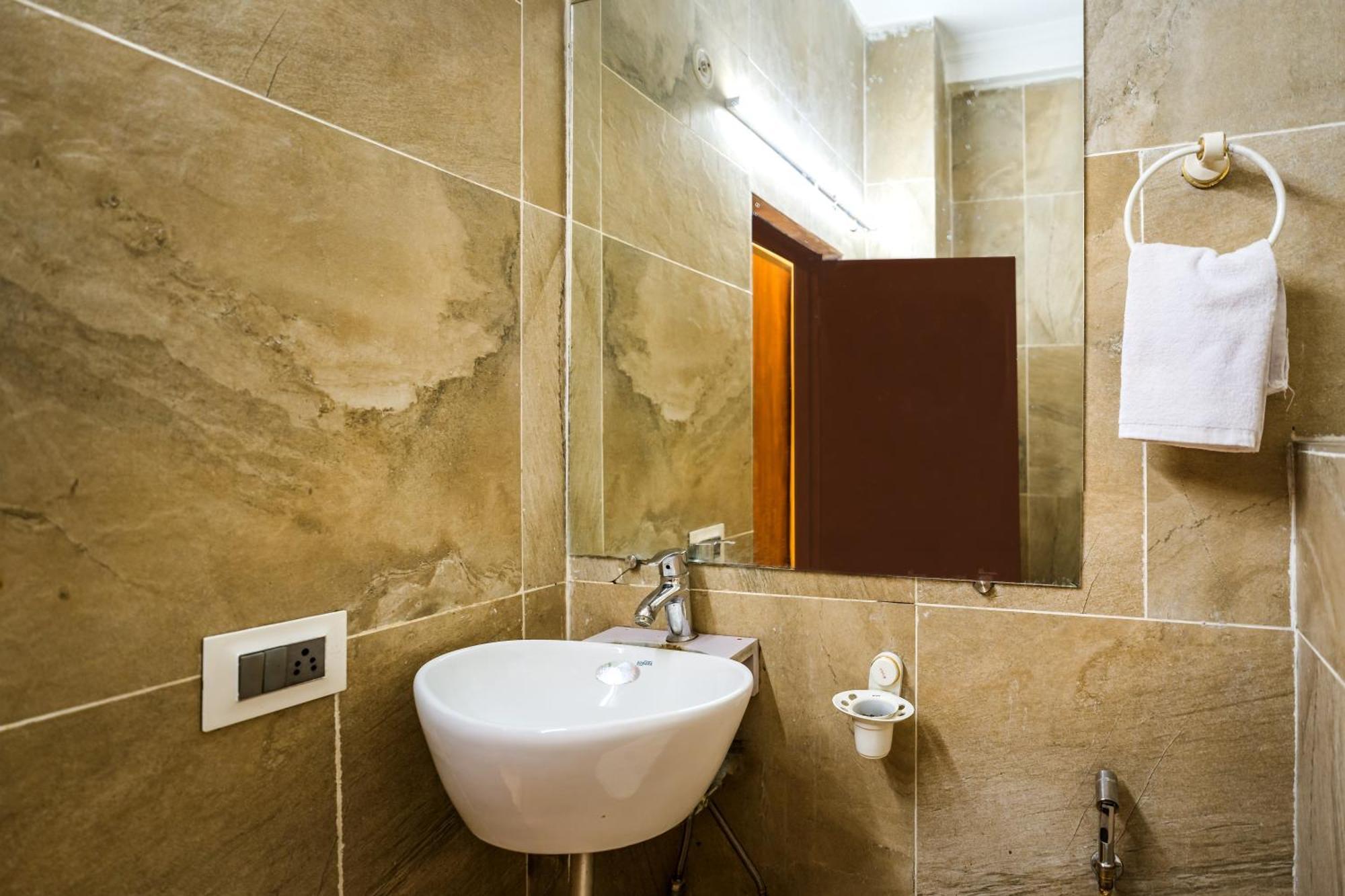 Tripli Hotels Silver Shine Váránasí Exteriér fotografie