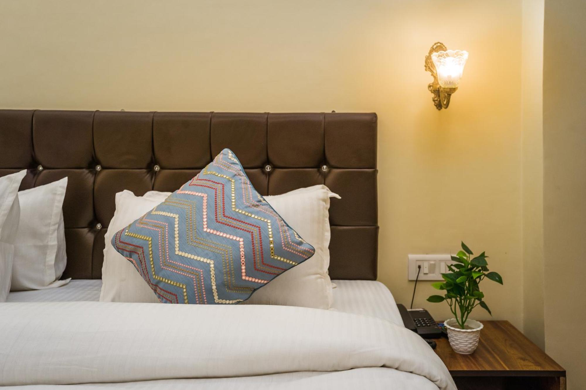 Tripli Hotels Silver Shine Váránasí Exteriér fotografie