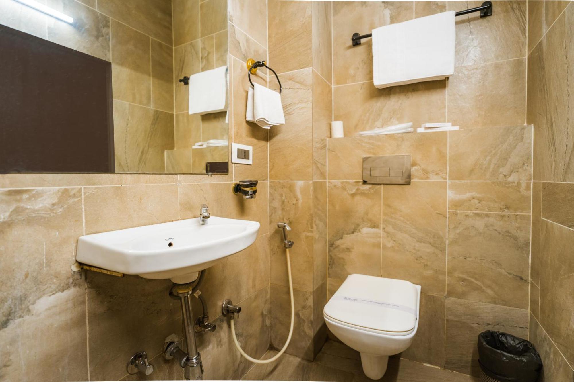 Tripli Hotels Silver Shine Váránasí Exteriér fotografie